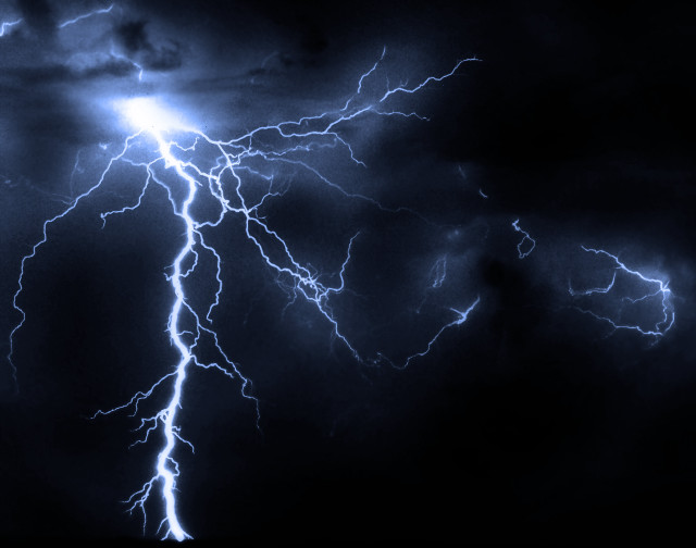 Lightning storm city night sky free wallpaper - medium preview image
