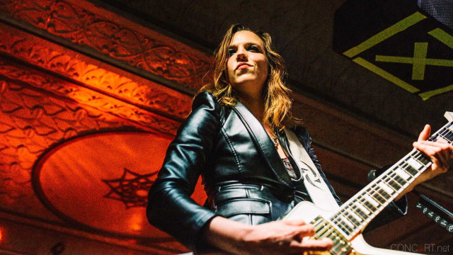 Woman leatherjacket guitar redlight parody free wallpaper - medium preview image