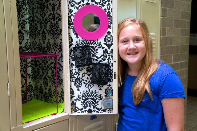 Girl locker pink door handle free wallpaper - medium preview image