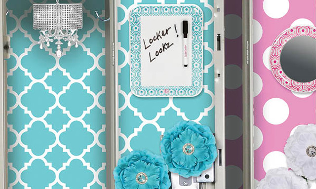 Blue white locker mirror flowers free wallpaper - medium preview image