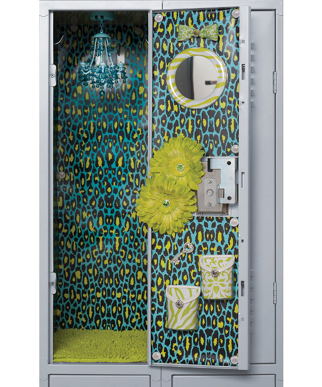 Leopard locker mirror light kitsch free wallpaper - medium preview image
