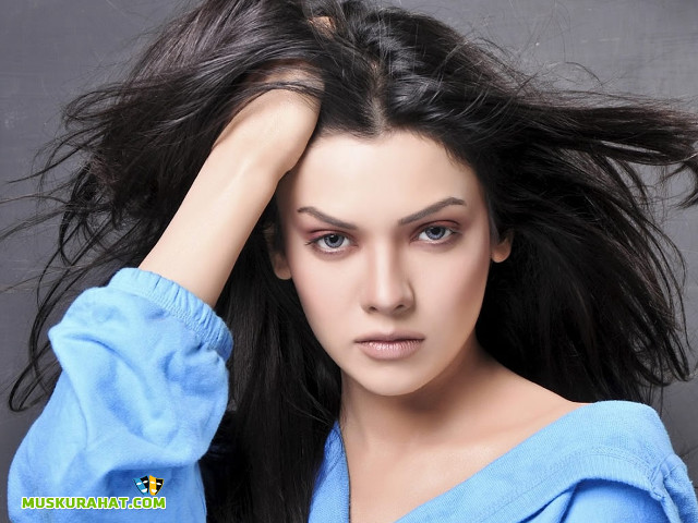 Woman long hair posing picture #16 free wallpaper - medium preview image