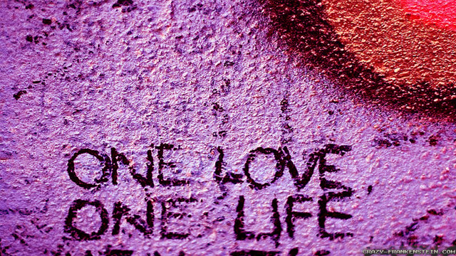 Graffiti red heart one love free wallpaper - medium preview image