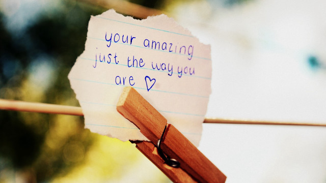 Paper message clothesline clothespin string #2 free wallpaper - medium preview image