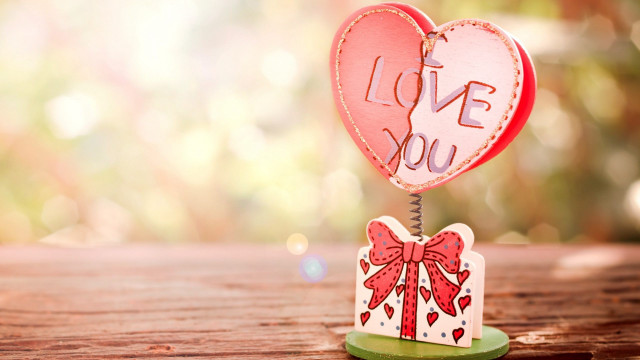Heart shaped card bow stand free wallpaper - medium preview image