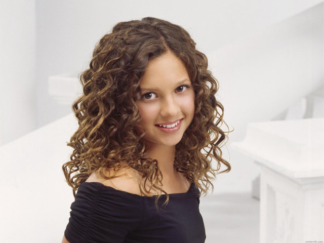 Alice curly hair smile white free wallpaper - medium preview image