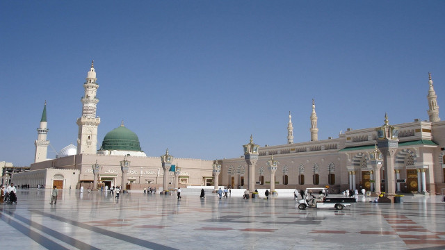 Large building green dome white free wallpaper - medium preview image
