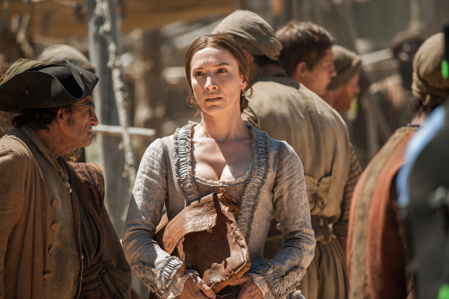 Renaissance costumed group street blurry free wallpaper - medium preview image
