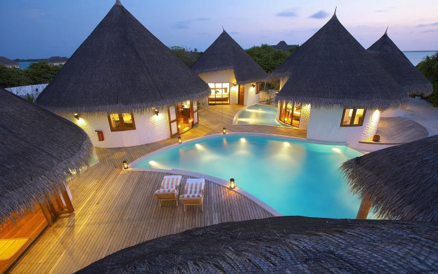 Resort pool thatched roof huts free wallpaper - medium preview image