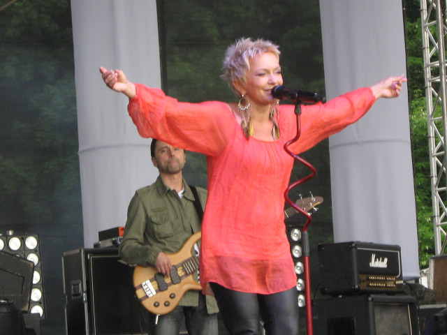 Eva shvankmajerova stage singing guitar free wallpaper - medium preview image