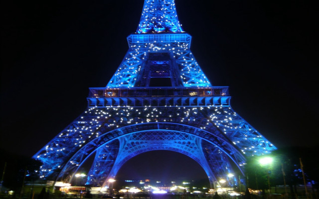 Eiffel tower blue holiday season free wallpaper - medium preview image