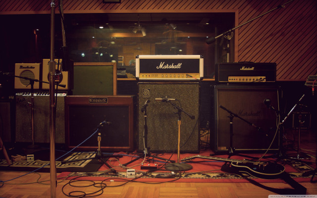 Guitars amps microphone speaker room free wallpaper - medium preview image