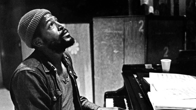 Man beard playing piano room free wallpaper - medium preview image