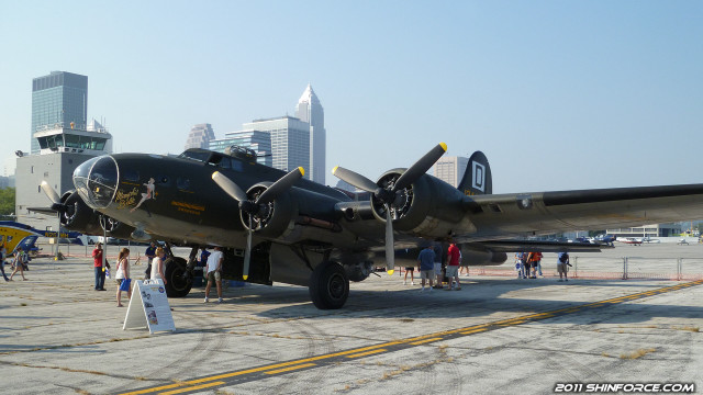 Large propeller plane tarmac city free wallpaper - medium preview image