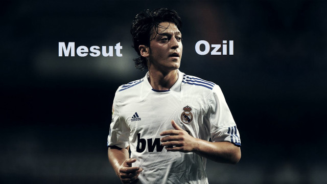 Man white shirt running soccer free wallpaper - medium preview image