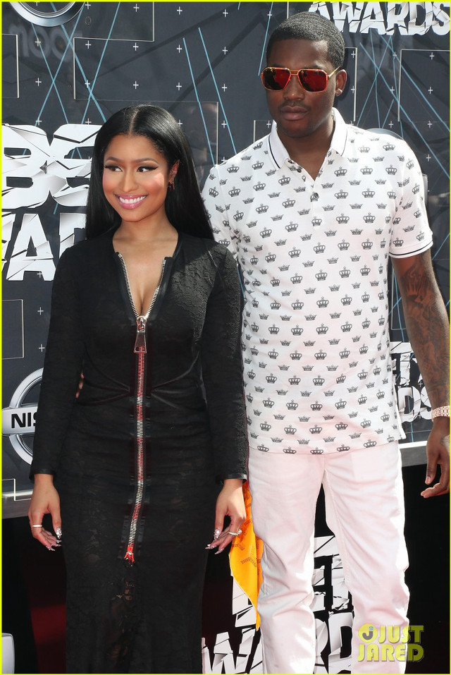 Man woman red carpet black #2 free wallpaper - medium preview image