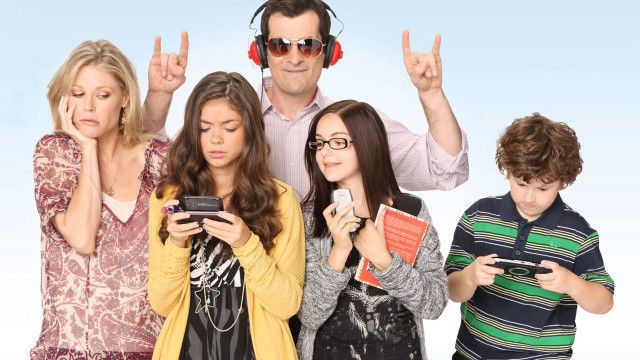 People headphones cellphone man pointing free wallpaper - medium preview image