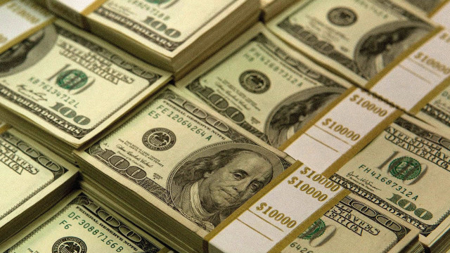 Twenty dollar bills pile table #2 free wallpaper - medium preview image