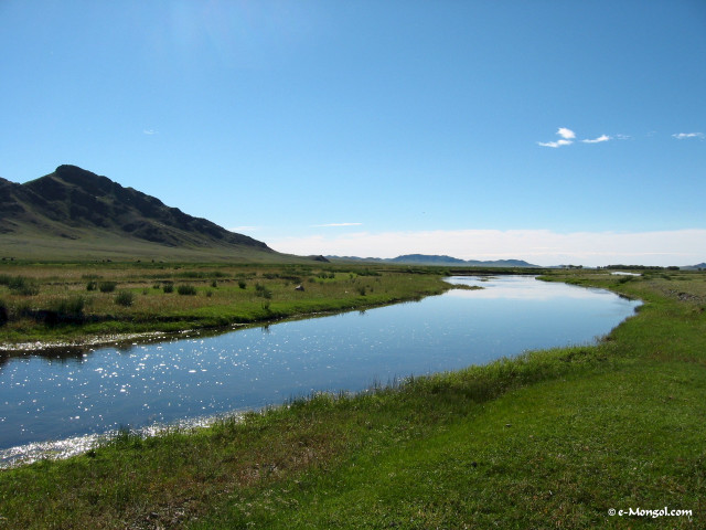 River lush green field mountain free wallpaper - medium preview image