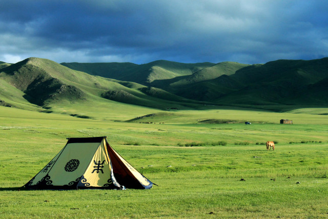 Tent field horse mountains cloudy free wallpaper - medium preview image