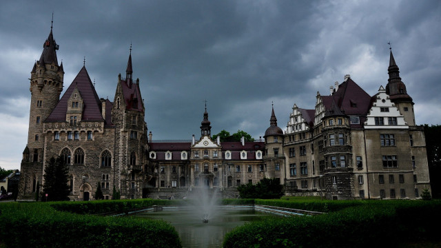 Castle fountain cloudy sky dark free wallpaper - medium preview image