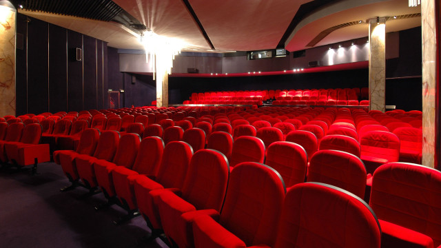 Red auditorium black ceiling lights free wallpaper - medium preview image