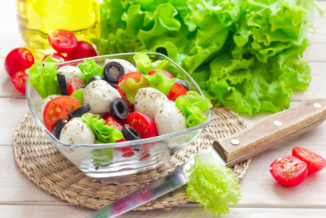 Salad bowl knife tomatoes lettuce free wallpaper - medium preview image