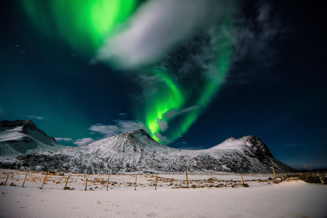 Aurora boreal snowy mountains city free wallpaper - medium preview image