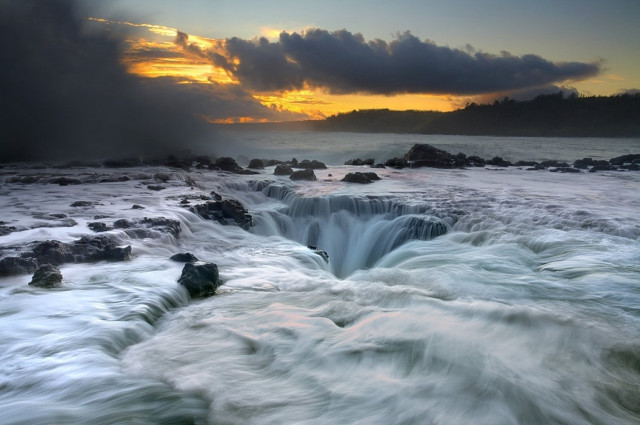 Large body water rocks sunset free wallpaper - medium preview image