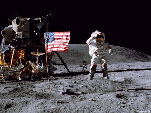 Astronaut moon flag shuttle earth free wallpaper - medium preview image