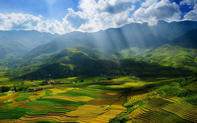 Valley mountains sun rays clouds #2 free wallpaper - medium preview image