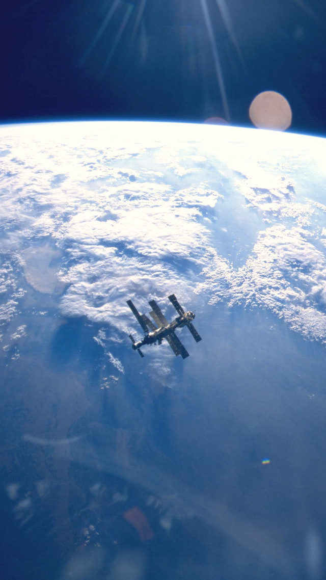 Space shuttle flying earth sunlight free wallpaper - medium preview image