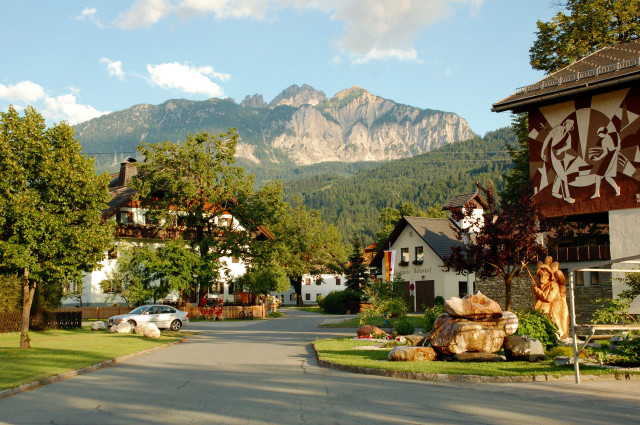 Mountain street urban mural house free wallpaper - medium preview image