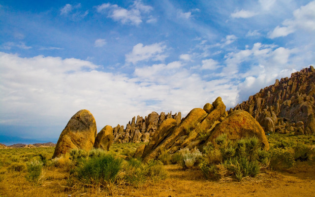 Large rock formation desert sky #2 free wallpaper - medium preview image