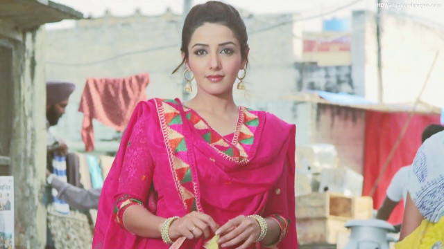 Woman pink dress gold jewelry free wallpaper - medium preview image