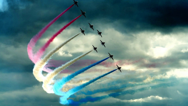 Airplanes flying formation colored smoke #4 free wallpaper - medium preview image