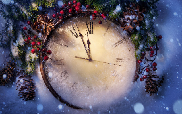 Clock wreath pine cones snow free wallpaper - medium preview image