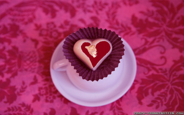 Heart cupcake plate tablecloth pink free wallpaper - medium preview image