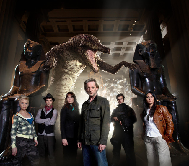 Group people dinosaur statue museum free wallpaper - medium preview image
