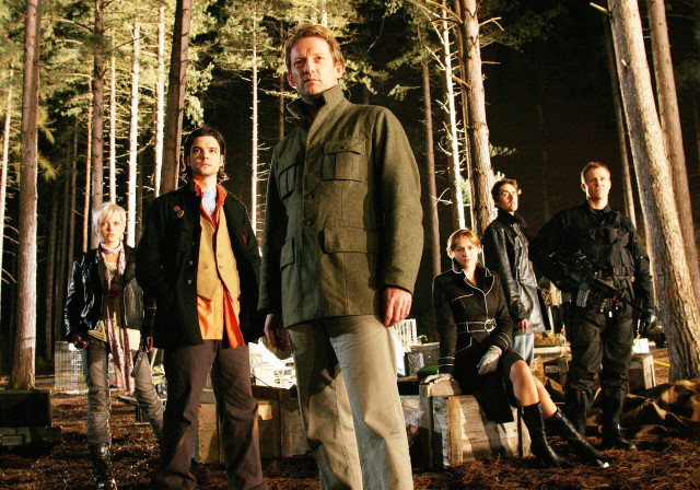 Group people woods night green free wallpaper - medium preview image