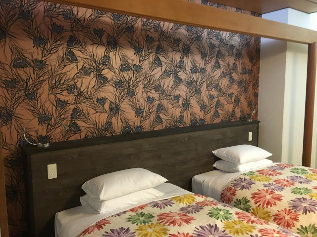 Two beds plant wallpaper autumn free wallpaper - medium preview image