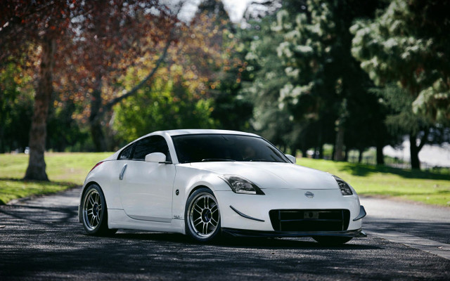 White sports car street trees free wallpaper - medium preview image