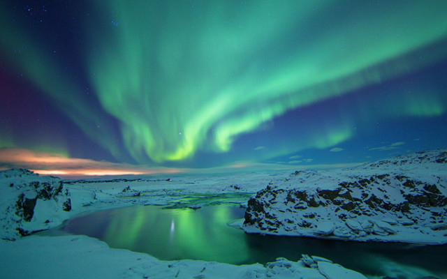 Aurora borealis lake mountain night free wallpaper - medium preview image