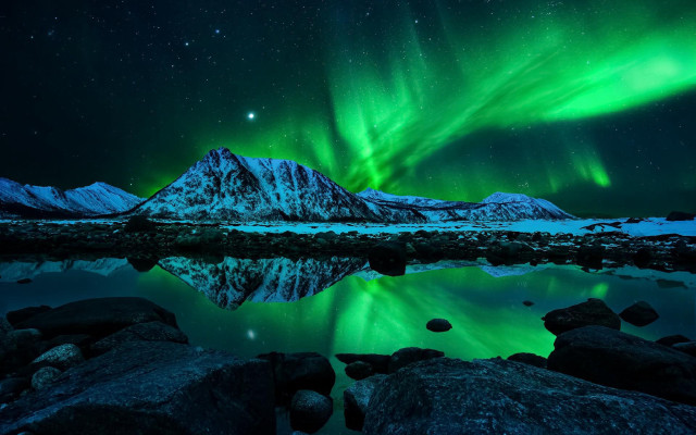 Green blue aurora mountain lake free wallpaper - medium preview image