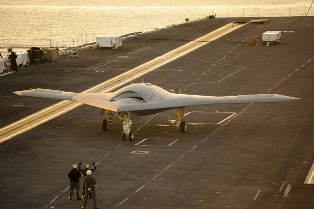 Jet aircraft carrier water sky free wallpaper - medium preview image