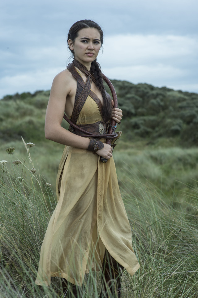 Woman dress field scarf braid free wallpaper - medium preview image