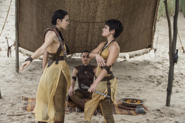 Women costumes beach man tent free wallpaper - medium preview image