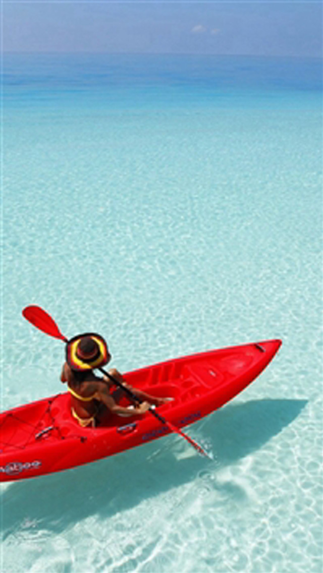 Man red kayak ocean hat free wallpaper - medium preview image