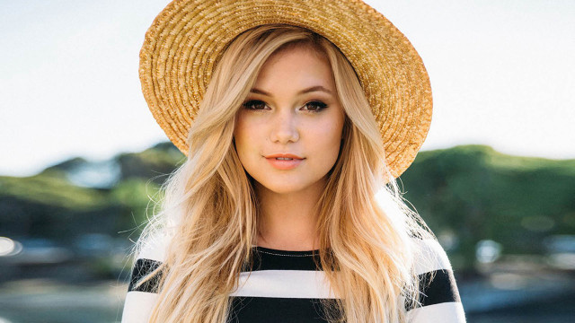 Woman hat black white shirt free wallpaper - medium preview image