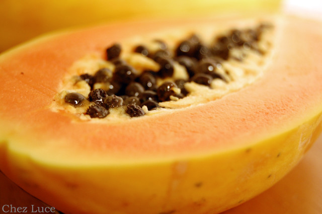 Papaya seeds tabletop knife fork free wallpaper - medium preview image